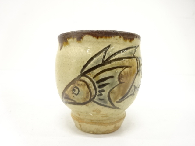  壺屋焼　人間国宝　金城次郎造　魚文　湯呑